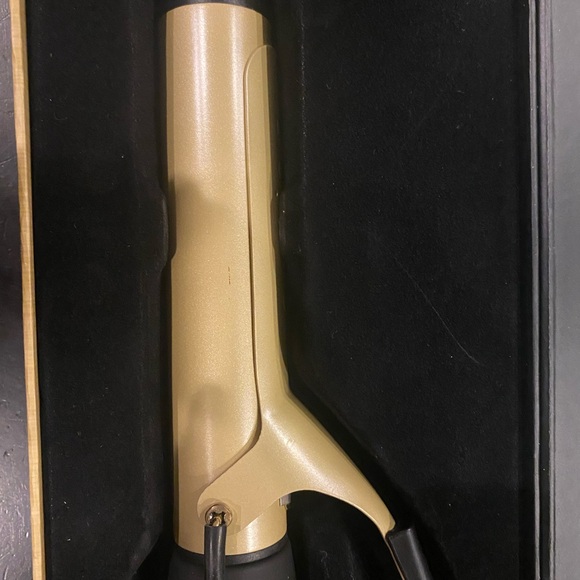 Bio Ionic GoldPro Ceramic Curling Iron - Black & Gold - Picture 4 of 5